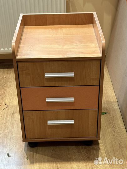 Угловой письменный стол