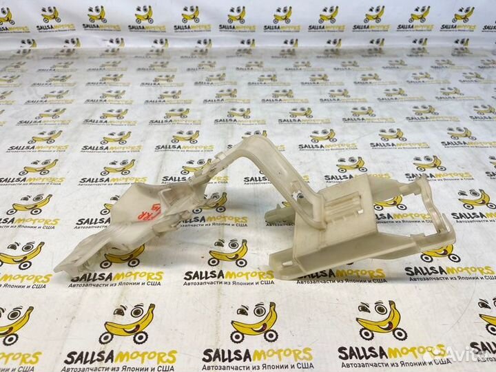 Кронштейн замка двери задний правый Volkswagen