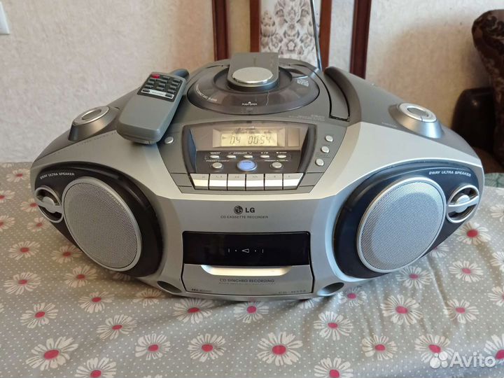 Магнитофон LG кассетный и для CD дисков