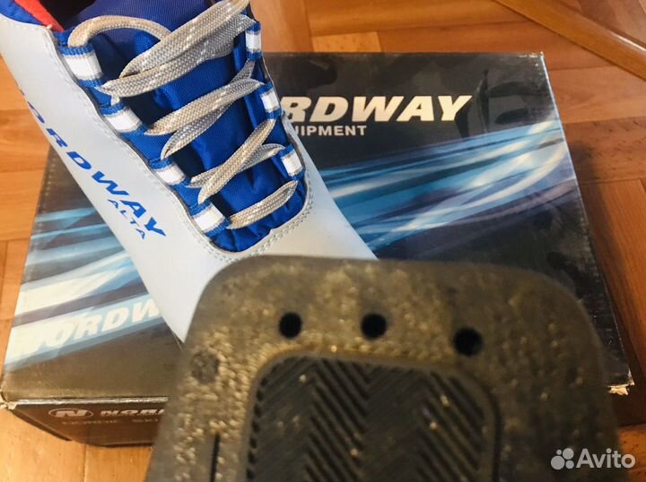 Лыжные ботинки