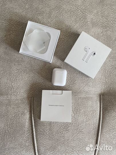 Apple AirPods (1-го поколения)