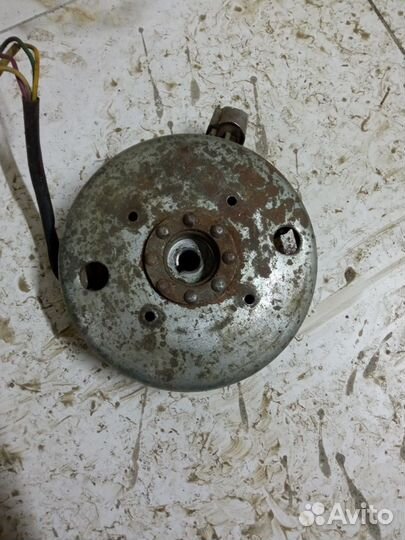 Запчасти на мотороллер вятка