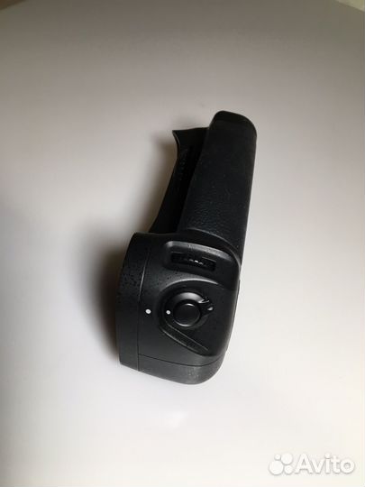 Батарейный блок nikon MB-D10