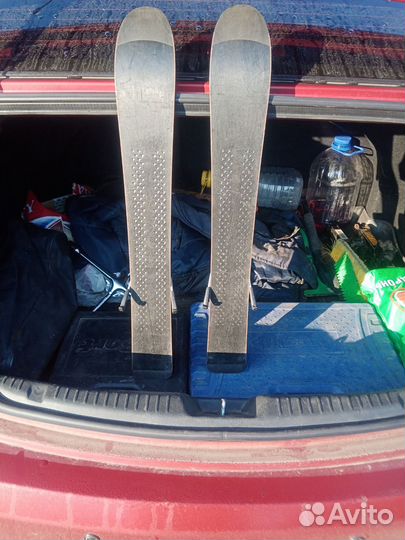 Сноуборд, горные лыжи, ботинки, палки, очки