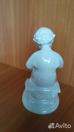 СССР 1960е Юный Ленин с книгой статуэтка фарфор