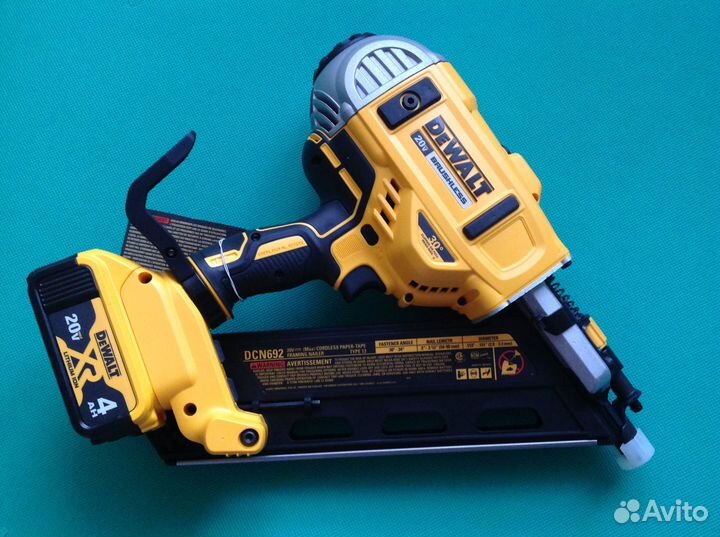 Каркасный реечный нейлер DeWalt DCN692M1 USA