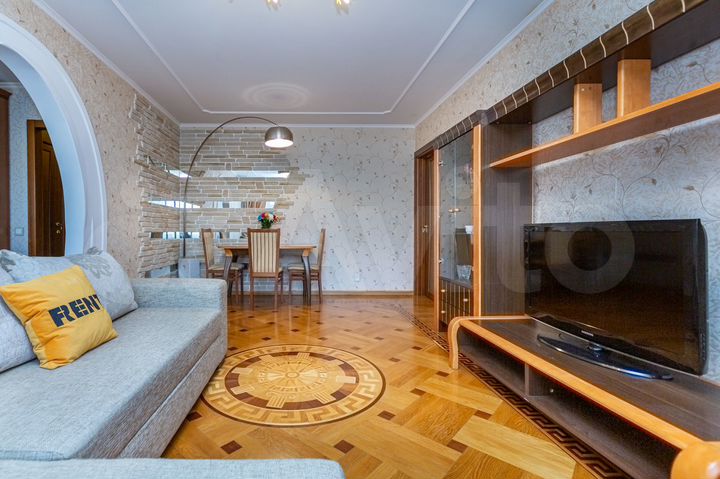 2-к. квартира, 100 м², 8/10 эт.