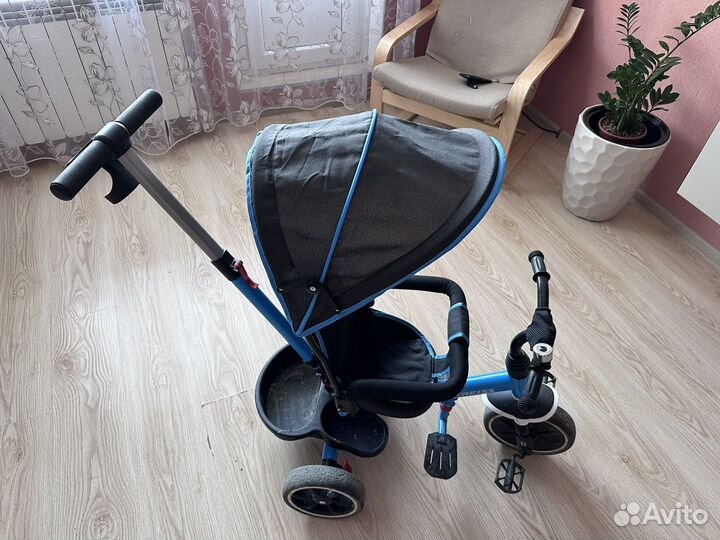 Трехколесный велосипед с ручкой