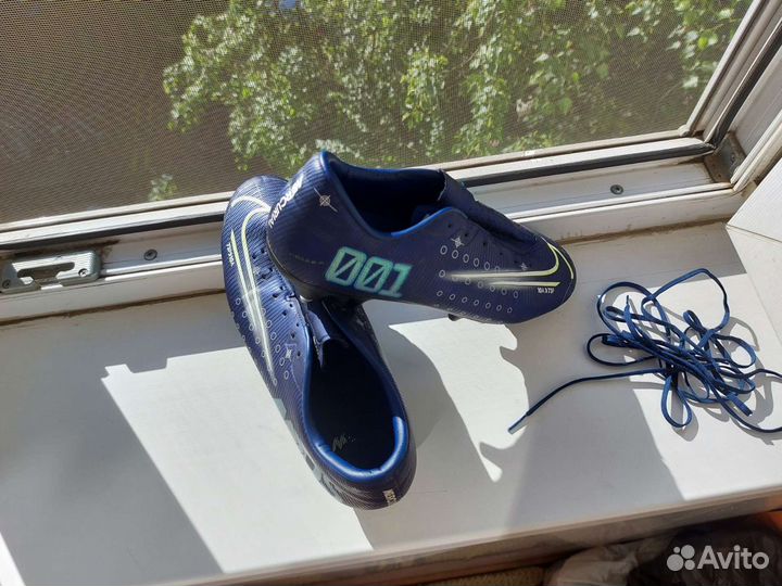 Футбольные бутсы nike
