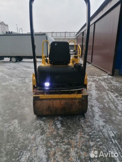 Дорожный каток CAT CB24B, 2014