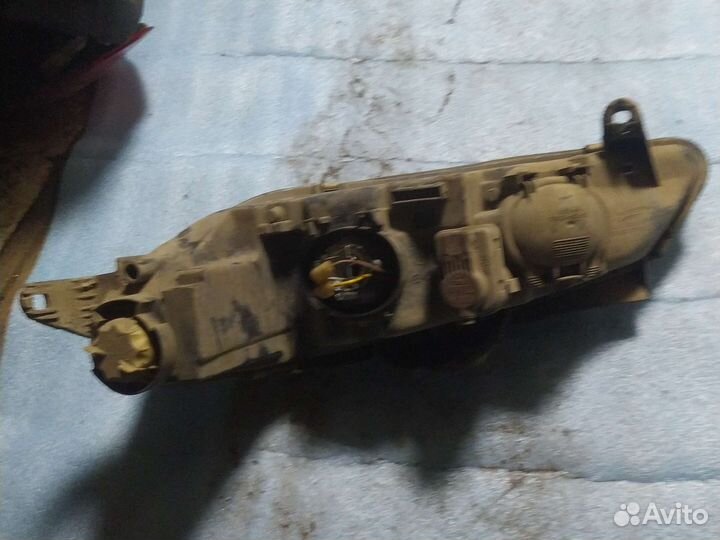 Фара правая Peugeot 406