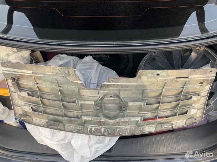 Решетка радиатора, молдинг капота Almera G15