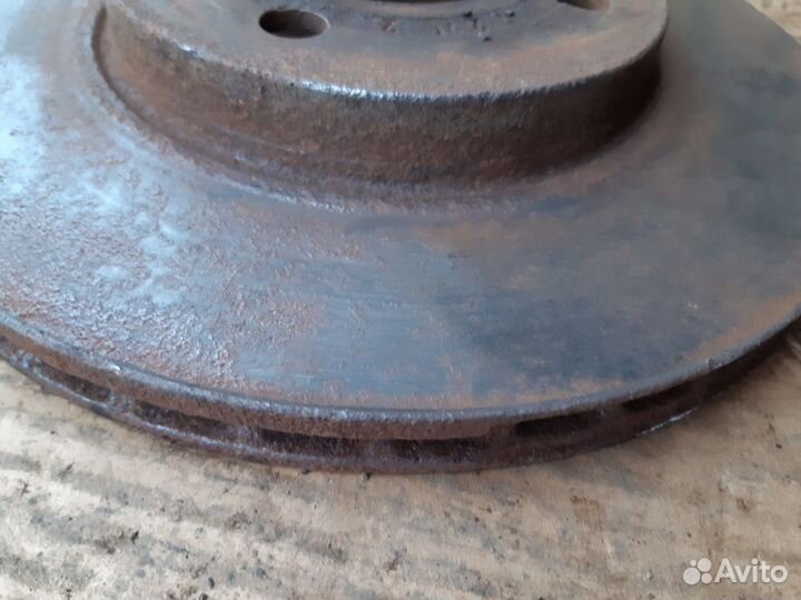 Диск тормозной перед. Фольксваген Гольф 3