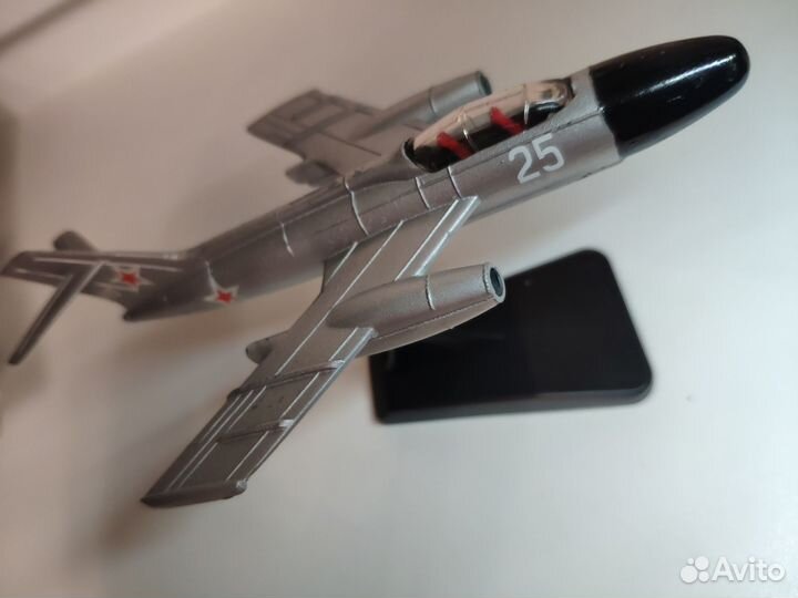 Модель самолёта Як-25 1:120