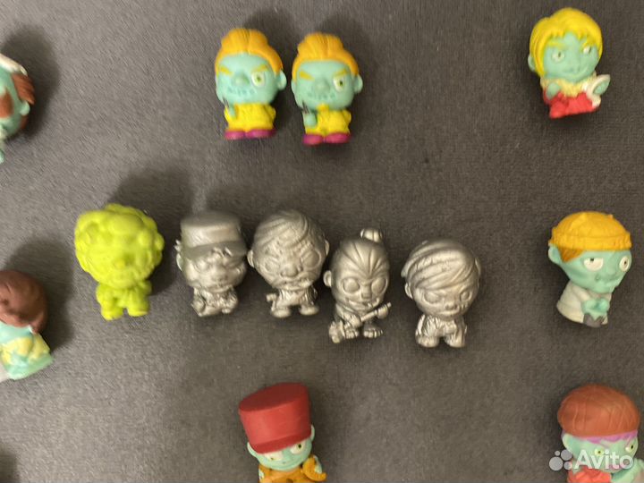 Небольшие резиновые зомбики, есть редкие
