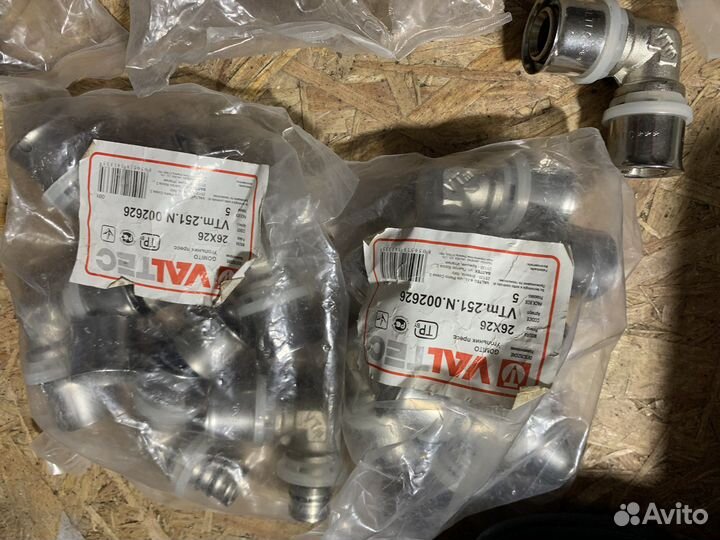 Valtec Тройник16,Соеден.пресс16x1/2,прес.угол26х26