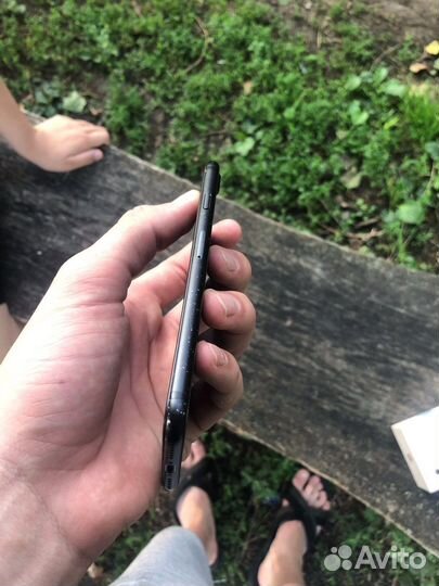 Телефон iPhone 7