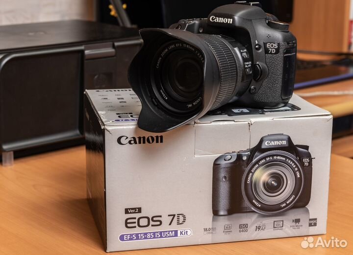 Зеркальный фотоаппарат canon EOS 7D Kit