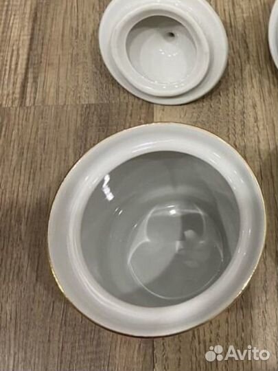 Сахарница с крышкой