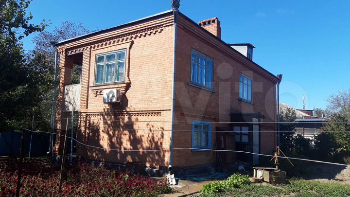 Дом 196 м² на участке 6 сот.