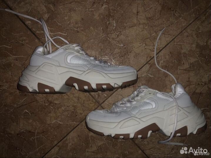 Кроссовки женские Bershka белые