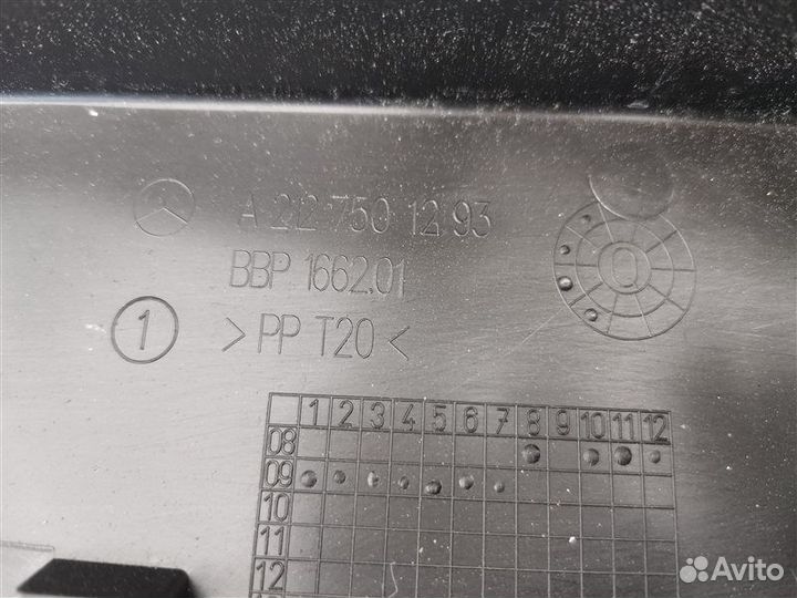 Накладка крышки багажника задняя Mercedes-Benz