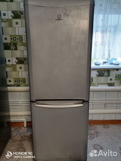 Холодильник бу indesit