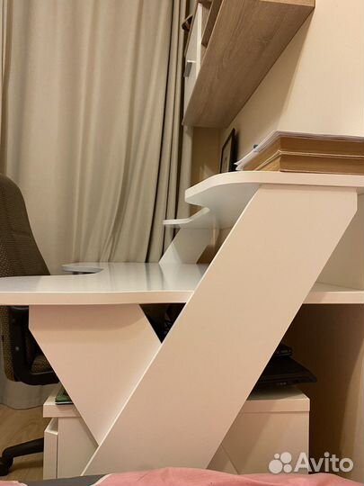 Компьютерный стол IKEA белый