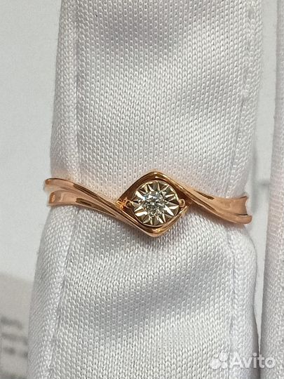 Золотое кольцо с камнем 17р