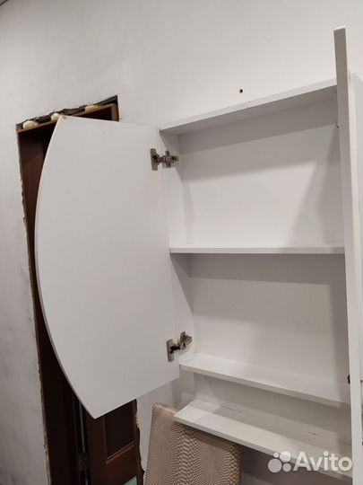 Шкафчик с зеркалом в ванную