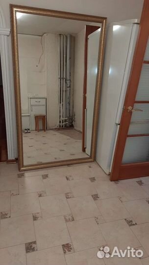 Зеркало в золотой раме 110190