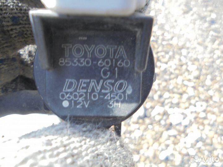 Мотор бачка омывателя задний Toyota Wish ZNE14