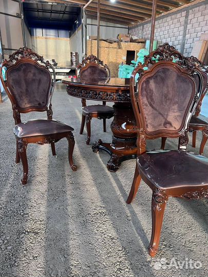 Стол и стулья