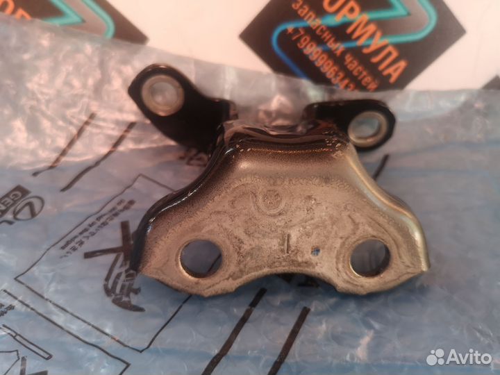 Петля Передней Правой двери Land Cruiser 200