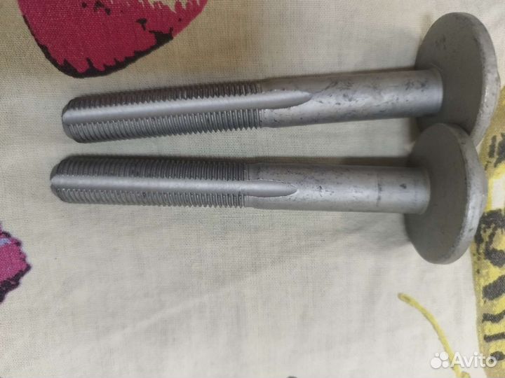 Болты новые оригинальные на mercedes vito 639