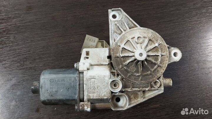 Моторчик стеклоподъемника задний правый Mercedes R