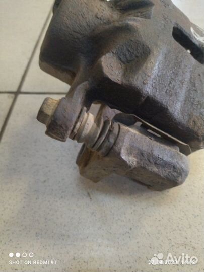 Суппорт тормозной передний правый Hyundai Galloper