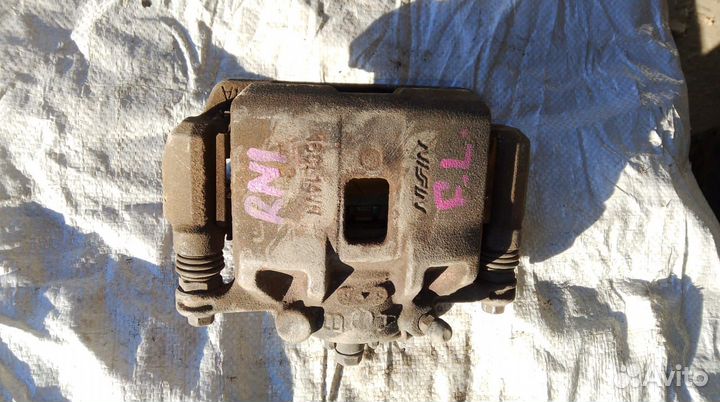 Суппорт Honda Stream RN1 D17A левый передний