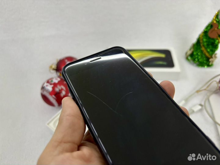 iPhone SE, 64 ГБ