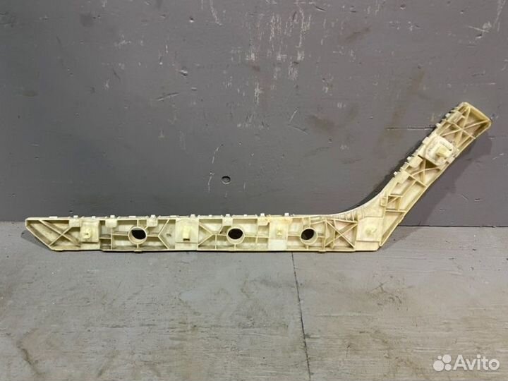 Крепление бампера заднее правое Nissan Teana J32