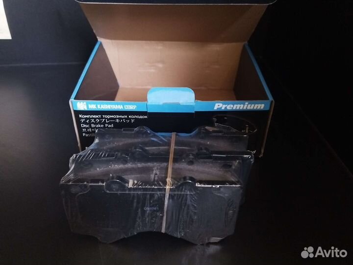 Колодки передние на Land Cruiser 200