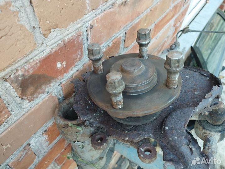 Балка Сааб 9000