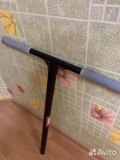 Руль самокат и грипсы kometa+наклейка tilt