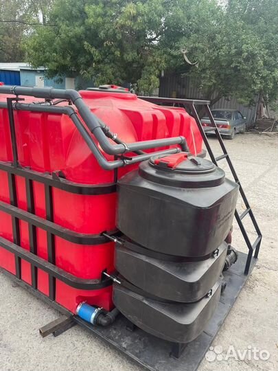 Емкость пластиковая в обрешетке под воду кас