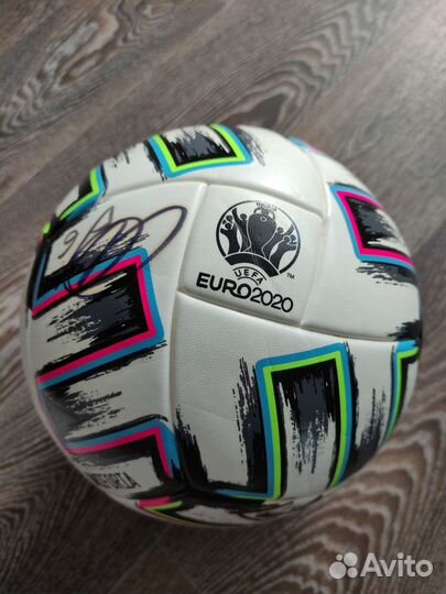 Футбольный мяч с автографами