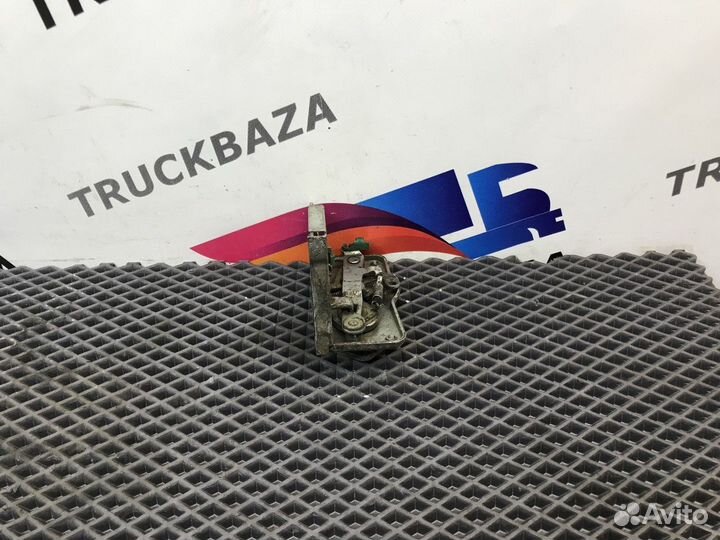 Замок двери передней правой