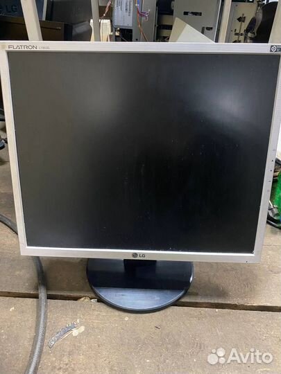 Мониторы квадратные 19, 17 дюймов