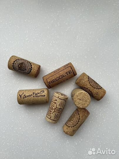 Пробки шампанского и вина