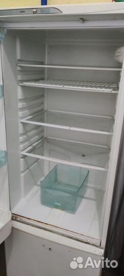 Холодильник, работает, но не морозит