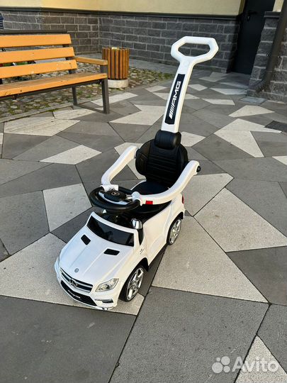 Детская машинка каталка с ручкой